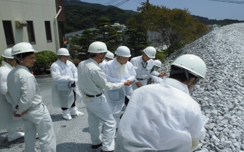 原料となる石灰石の説明